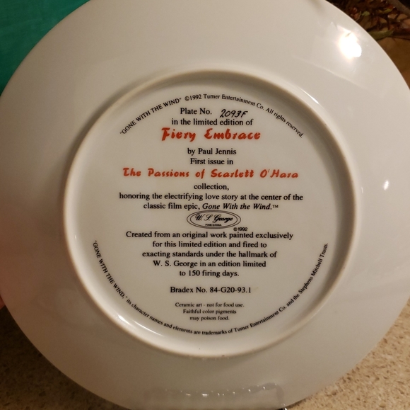 Gone With The Wind Collector Plate Fiery Embrace - Picture 2 of 3